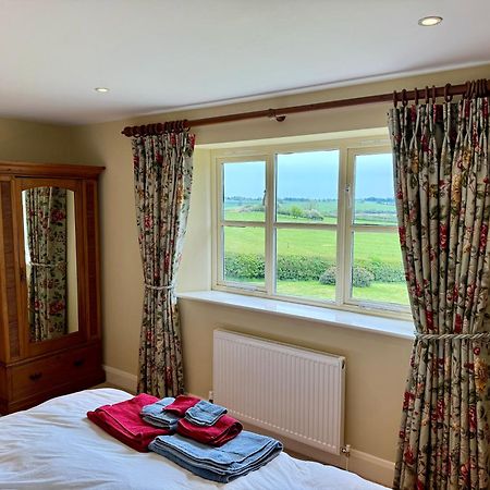 Cockley Hill Farm Bed & Breakfast แบร็คลีย์ ภายนอก รูปภาพ